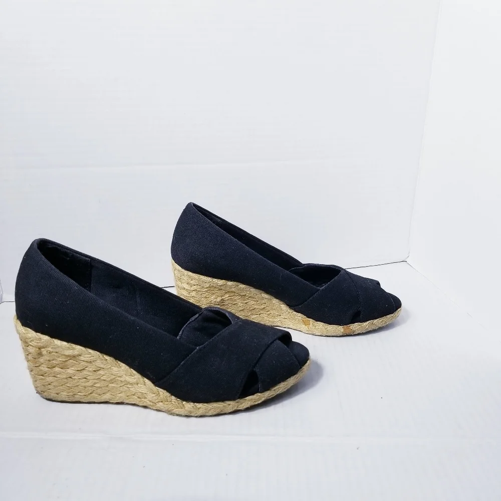 CHAPS OPEN TOE WEDGE ESTIMATED SIZE 6.5